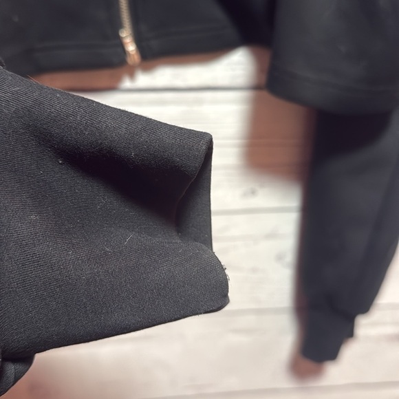 OGL cropped active wear hoodie - Picture 5 of 5